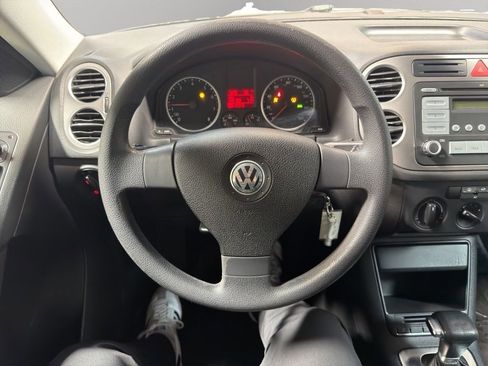 Used 2009 Volkswagen Tiguan SE image 10