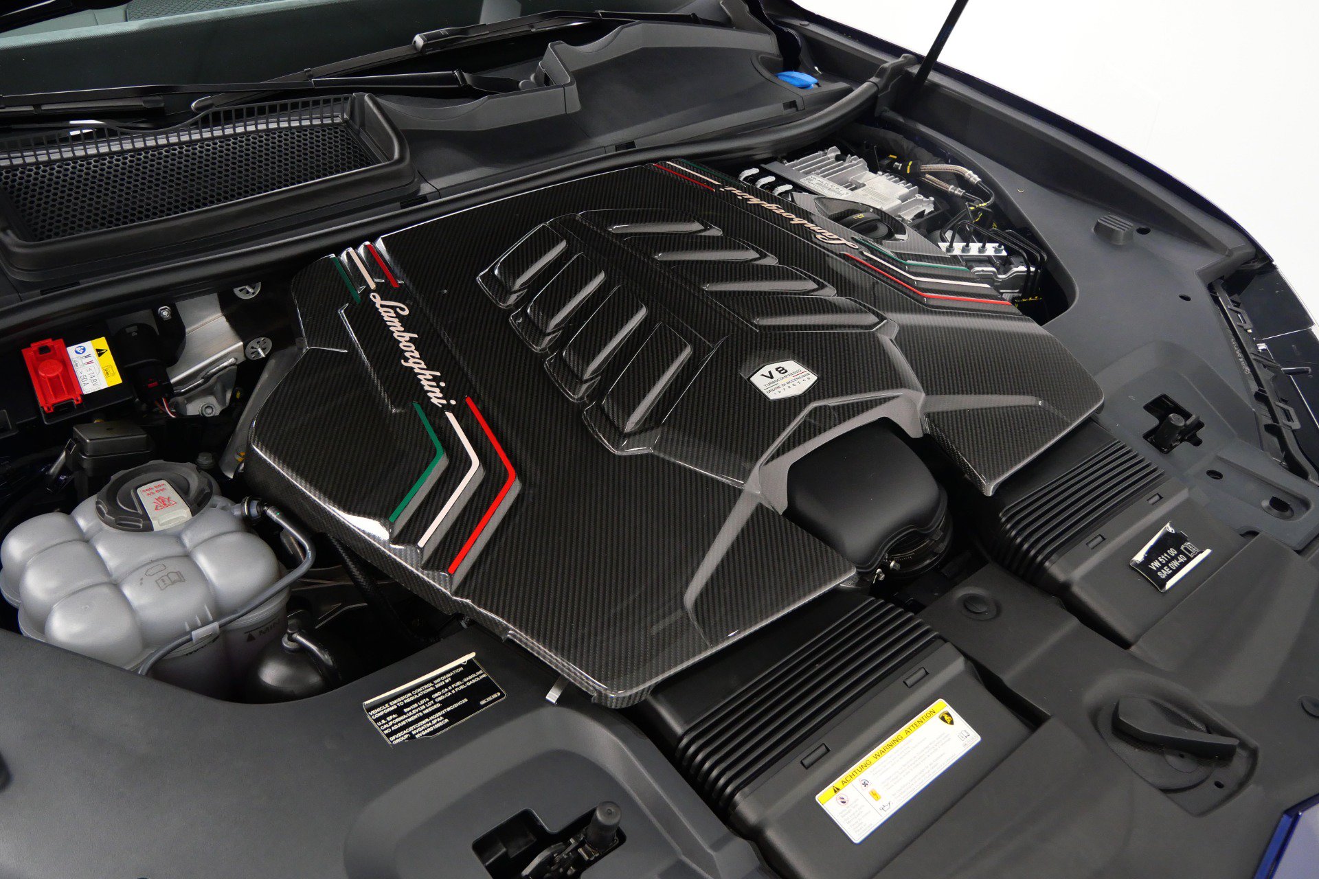 Used 2022 Lamborghini Urus AWD/4WD image 46