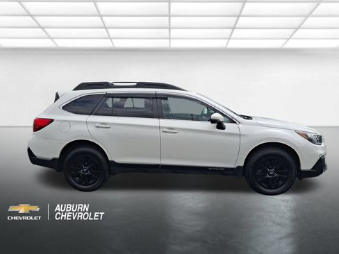 Used 2018 Subaru Outback 2.5i Premium AWD/4WD image 2