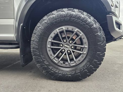 Used 2019 Ford F150 Raptor w/ Equipment Group 802A Luxury AWD/4WD image 9