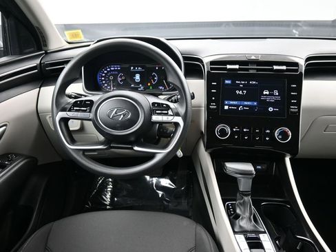 Used 2023 Hyundai Tucson SE image 19