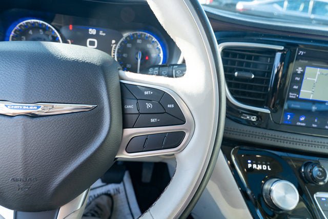 Used 2020 Chrysler Pacifica Limited FWD image 23