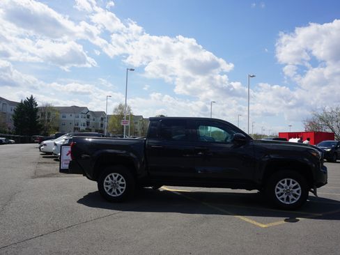 Used 2025 Toyota Tacoma SR w/ SR Upgrade Package image 3