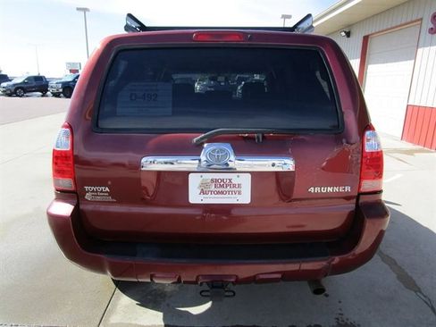 Used 2007 Toyota 4Runner SR5 AWD/4WD image 8