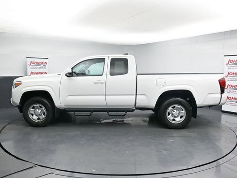 Used 2022 Toyota Tacoma SR w/ SR Convenience Package AWD/4WD image 5