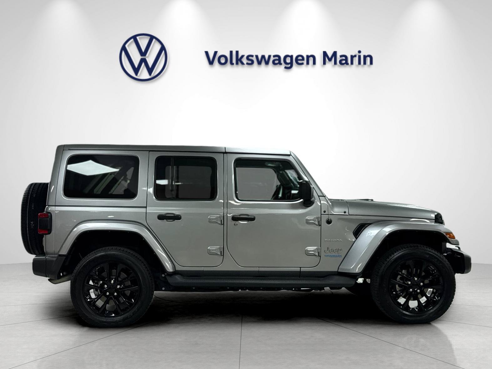Used 2021 Jeep Wrangler Unlimited Sahara w/ Cold Weather Group AWD/4WD image 6