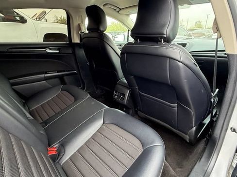 Used 2018 Ford Fusion SE w/ Equipment Group 201A FWD image 9