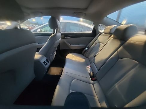 Used 2019 Hyundai Sonata Limited w/ Ultimate Package 04 FWD image 5