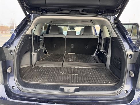 Used 2020 Toyota Highlander XLE image 16