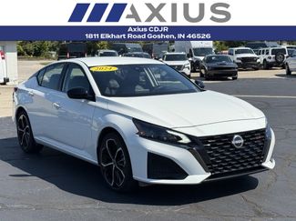 Used 2024 Nissan Altima 2.5 SR image 1