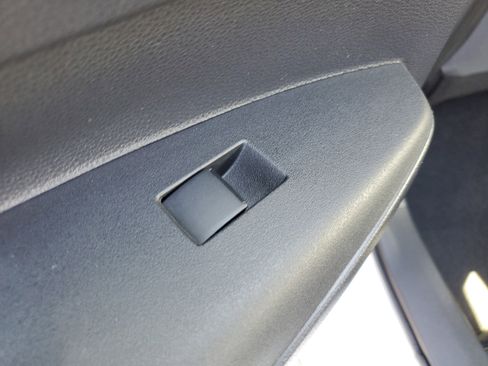 Used 2022 Toyota Corolla LE image 12