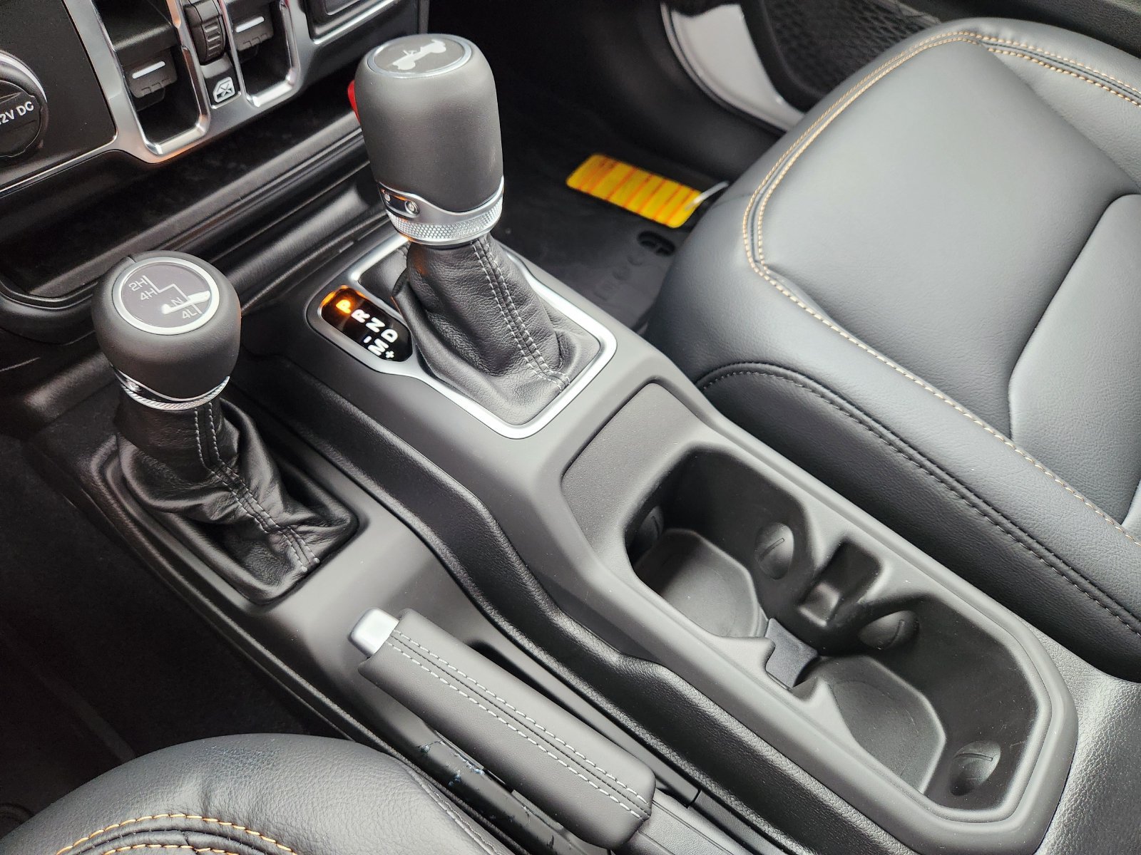 New 2026 Jeep Wrangler Unlimited Sahara AWD/4WD image 27
