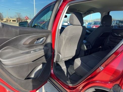 Used 2023 GMC Terrain SLE w/ Driver Convenience Package image 22