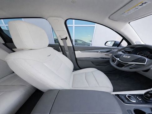Certified 2023 Cadillac XT5 Premium Luxury w/ LPO, Premium Carpet Package FWD image 9