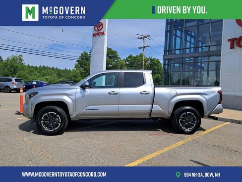 Used 2025 Toyota Tacoma TRD Sport AWD/4WD image 2
