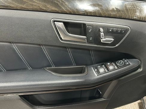 Used 2016 Mercedes-Benz E 400 4MATIC Sedan image 10