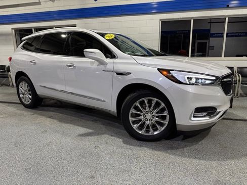 Used 2021 Buick Enclave Essence image 2