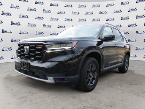 Used 2025 Honda Pilot TrailSport image 6