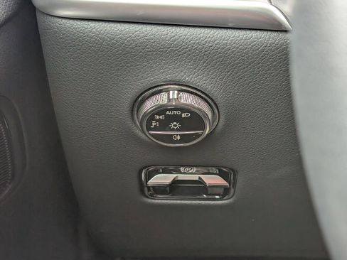 Used 2025 Mercedes-Benz GLC 350e 4MATIC image 20