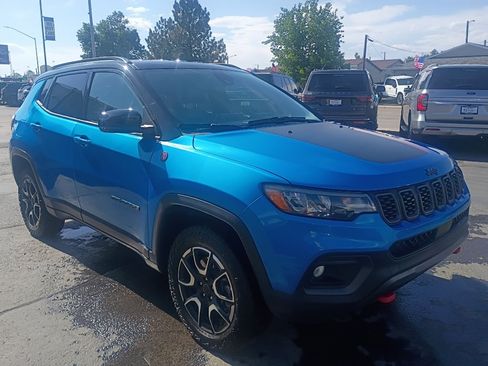 Used 2025 Jeep Compass Trailhawk AWD/4WD image 4