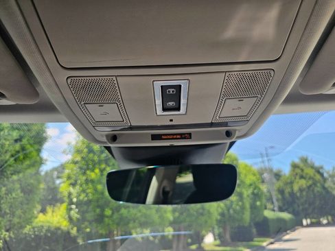 Used 2020 Land Rover Range Rover Evoque SE image 29