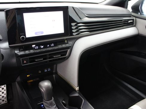 Used 2026 Toyota Camry SE w/ Convenience Package FWD image 16