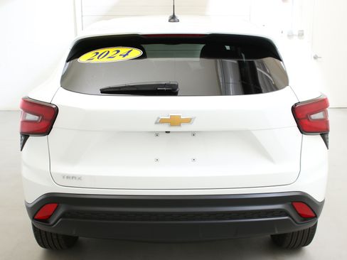 Used 2024 Chevrolet Trax LS w/ Driver Confidence Package FWD image 8