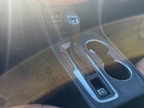 Used 2021 Chevrolet Equinox Premier image 27