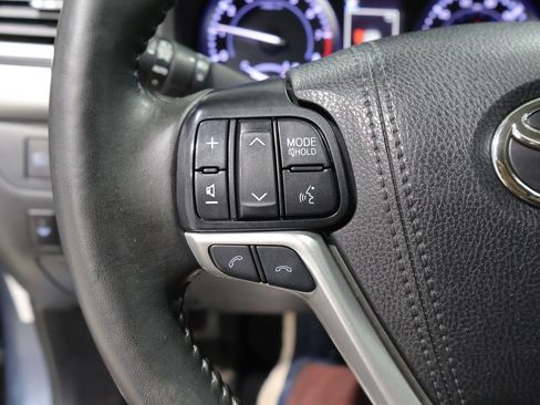 Used 2019 Toyota Highlander XLE w/ Highlander SE Package AWD/4WD image 36