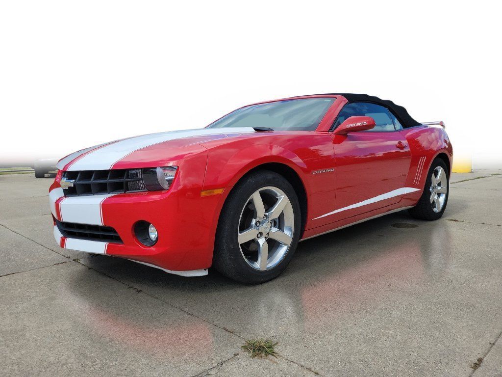 Used 2011 Chevrolet Camaro LT RWD image 2