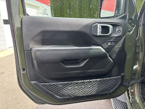 Used 2020 Jeep Wrangler Unlimited Sahara image 15