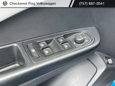 Used 2023 Volkswagen Taos SEL AWD/4WD image 16