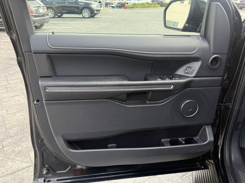 Used 2024 Ford Expedition XLT image 10