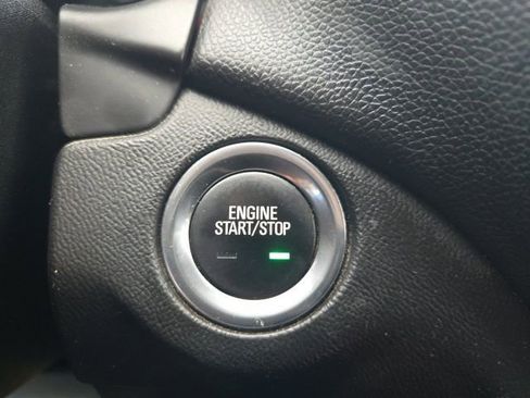 Used 2020 Chevrolet Equinox LT image 32