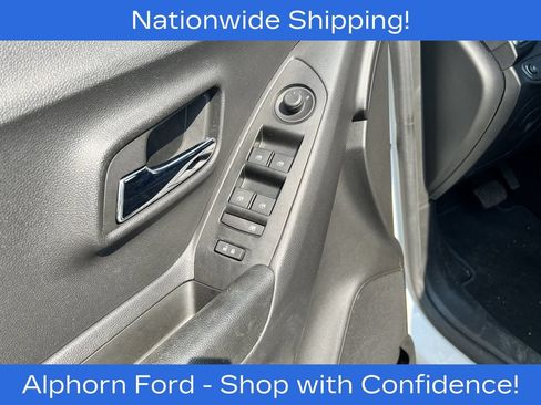 Used 2022 Chevrolet Trax LT w/ LT Convenience Package AWD/4WD image 9