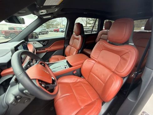 Used 2025 Lincoln Aviator Reserve w/ Equipment Group 201A image 15