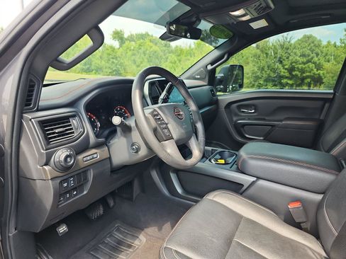 Used 2024 Nissan Titan PRO-4X w/ Pro-4x Convenience Package AWD/4WD image 17