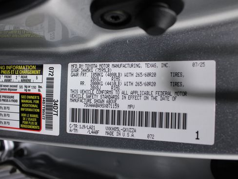 Used 2025 Toyota Sequoia Platinum AWD/4WD image 45