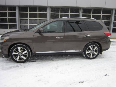 Used 2015 Nissan Pathfinder Platinum w/ Cargo Package image 2