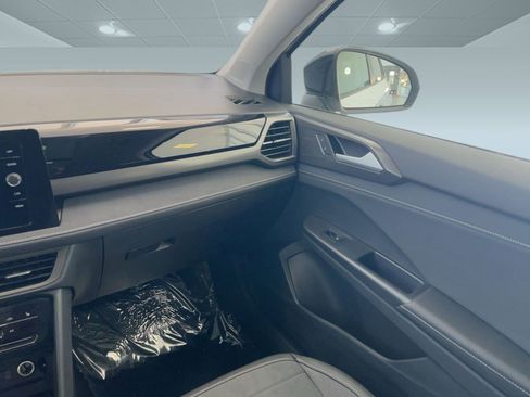 New 2026 Volkswagen Taos SE image 28