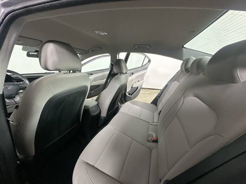 Used 2019 Hyundai Elantra SEL FWD image 15