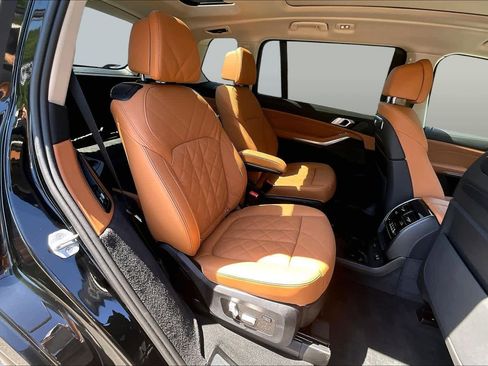 Used 2025 BMW X7 xDrive40i AWD/4WD image 19