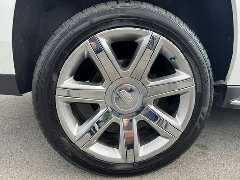 Used 2018 Cadillac Escalade ESV Luxury AWD/4WD image 82