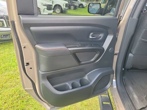 Used 2024 Nissan Titan PRO-4X w/ Pro-4x Convenience Package AWD/4WD image 12