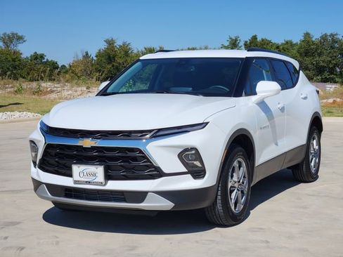 New 2025 Chevrolet Blazer LT w/ Convenience Package FWD image 3