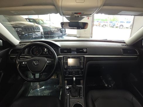 Used 2019 Volkswagen Passat 2.0T SE R-Line FWD image 23