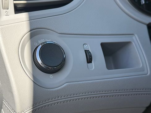 Used 2010 Buick LaCrosse CX FWD image 20