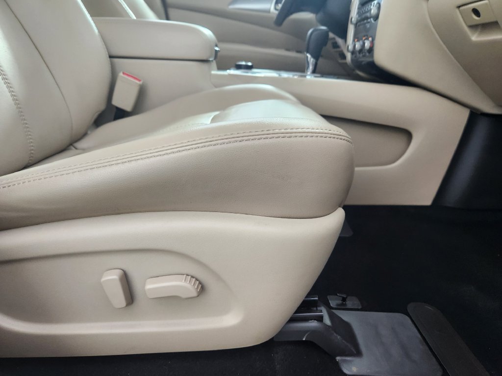 Used 2020 Nissan Pathfinder SL AWD/4WD image 14