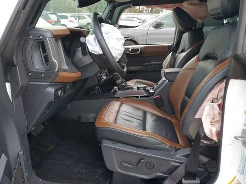 Used 2024 Ford Bronco Outer Banks image 7