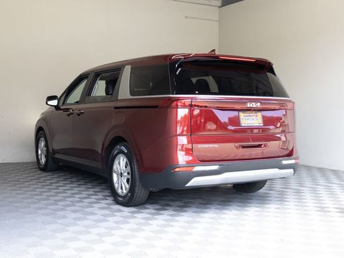 Used 2024 Kia Carnival LX FWD image 13